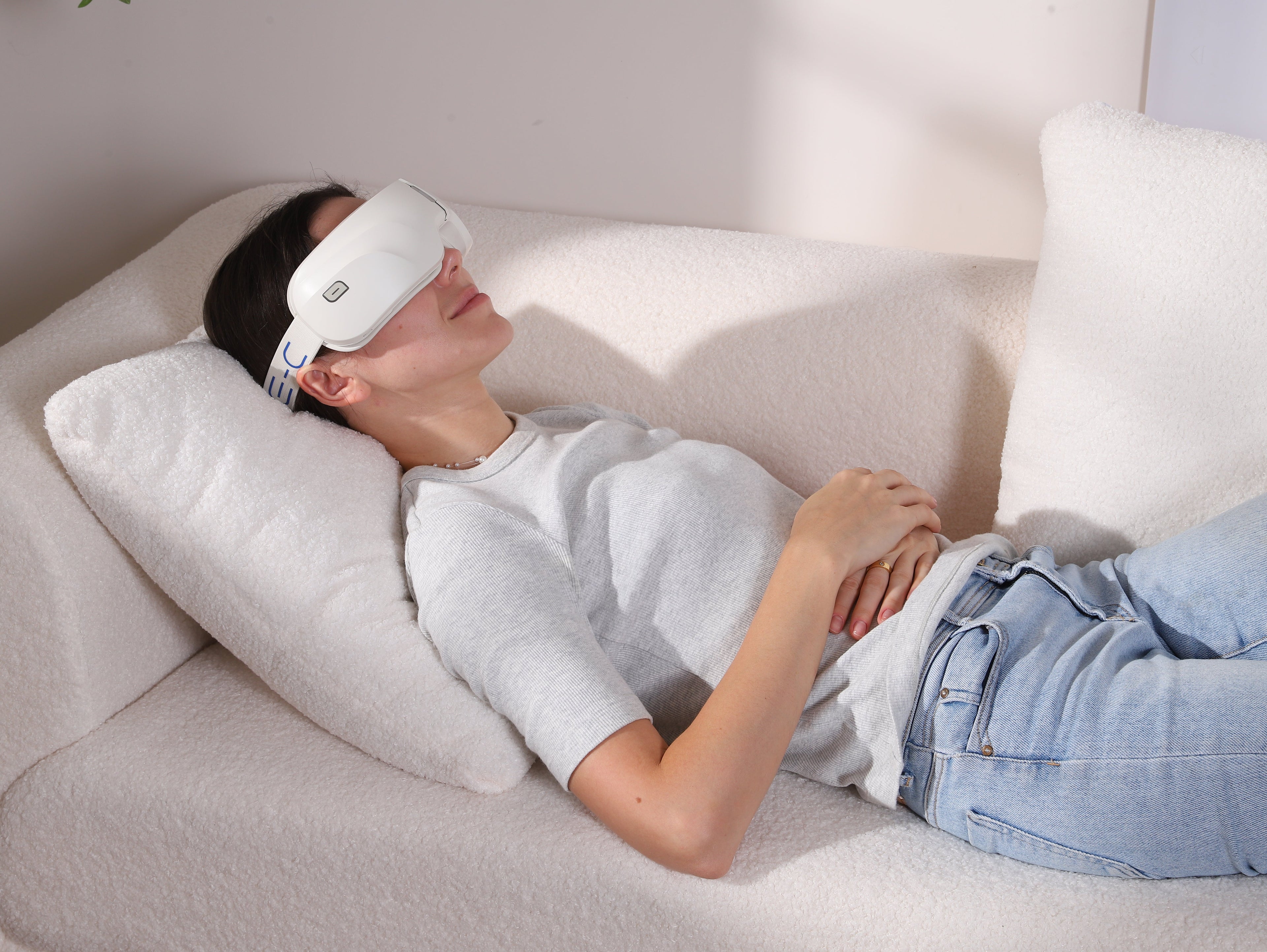 EYE-C Massager, Massage, Massager - in use