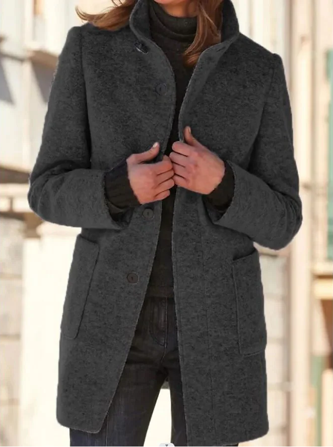 Elegant wool coat - in use