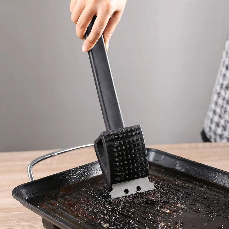 3 in 1 Barbecue Grill Brush with Scraper and Sponge - alternate angle