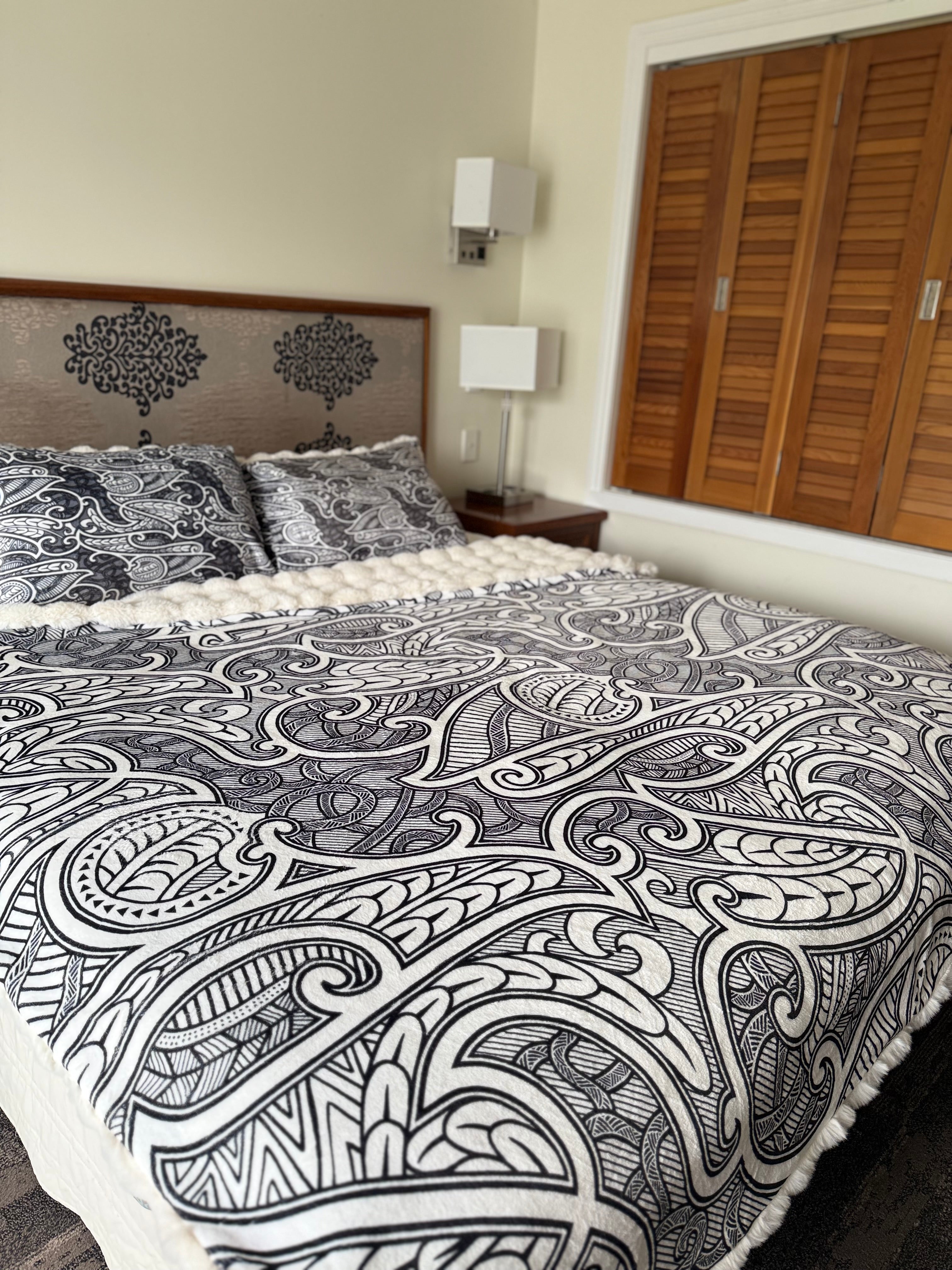 Adult Faux Fur Blanket and 2 pillowcases Winter Preorder arriving late May