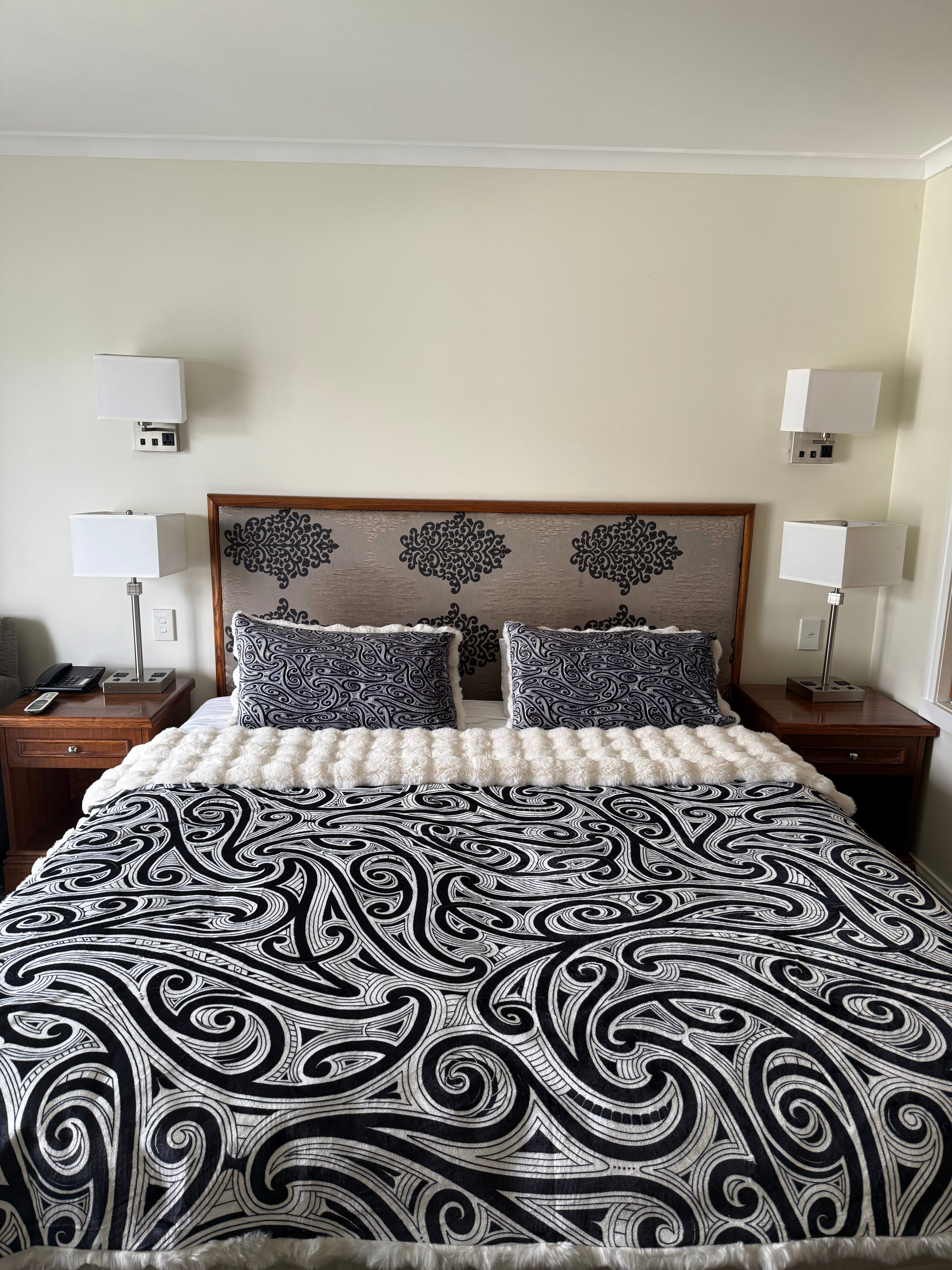 Adult Faux Fur Black Blanket and 2 pillowcases Winter Preorder