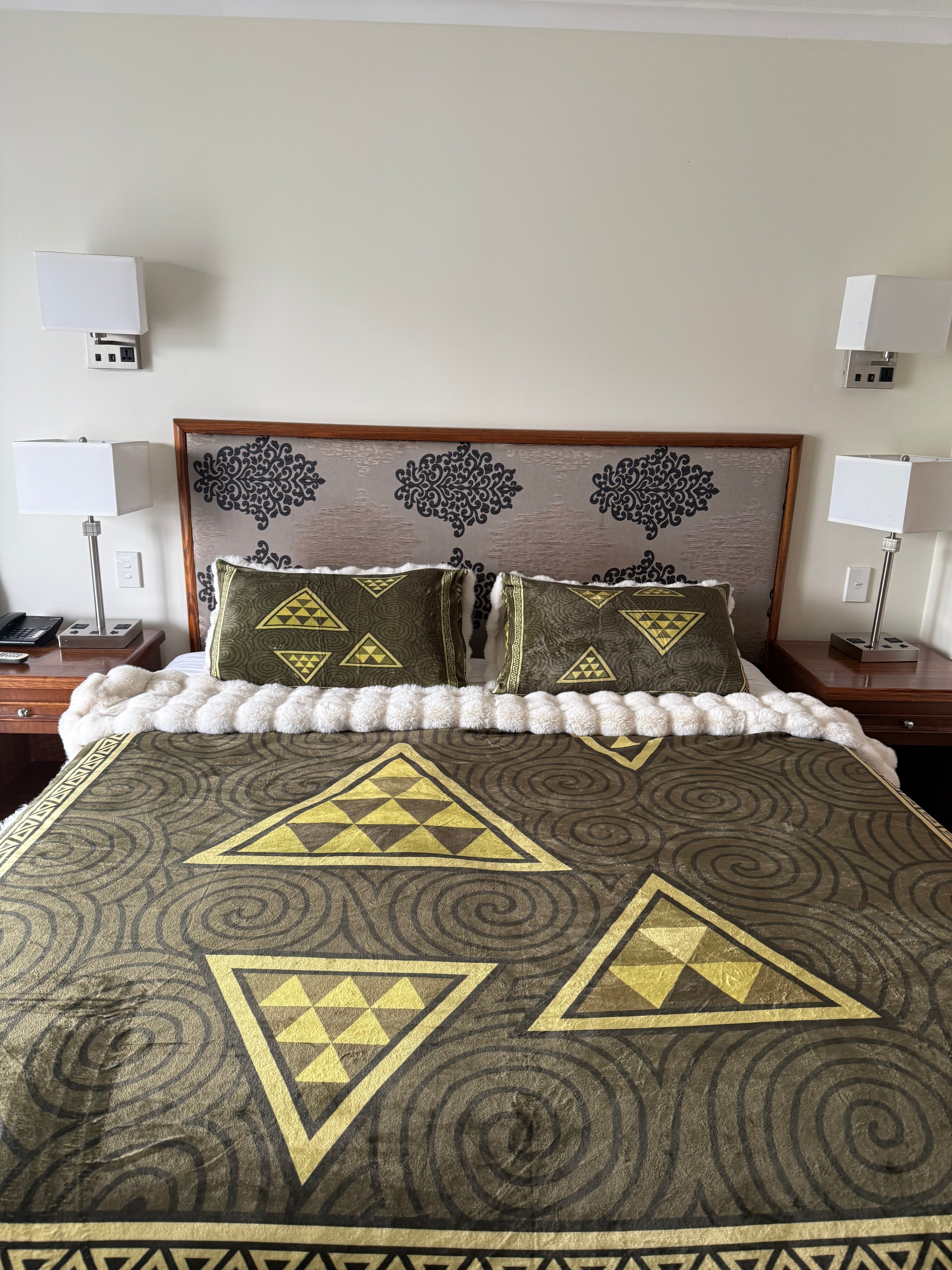 Adult Faux Fur Blanket and 2 pillowcases Winter Preorder
