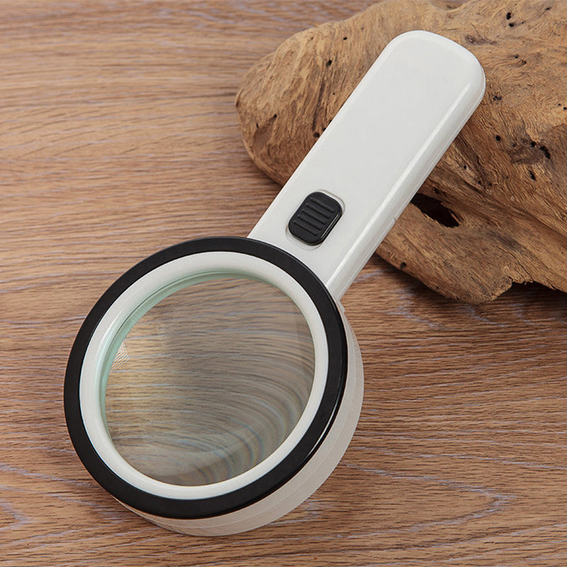 30x Optical Magnifier with LED Light - detail