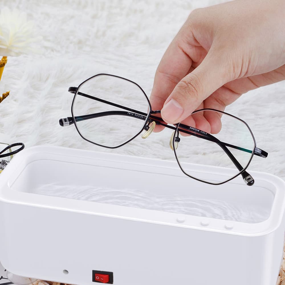 USB Ultrasonic Cleaner for Jewelry & Glasses (45kHz) - in use