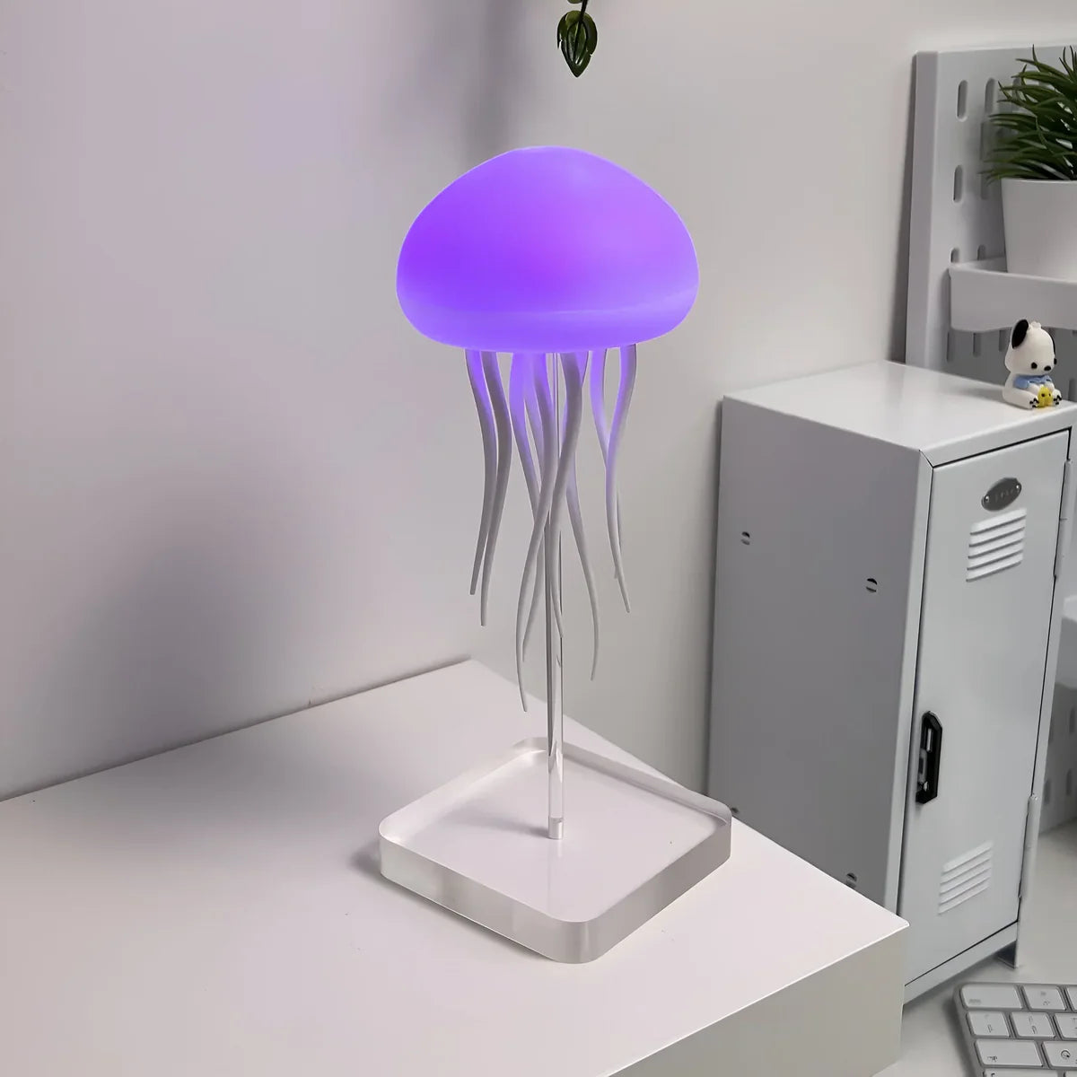 Dancing Jellyfish Lamp - in use