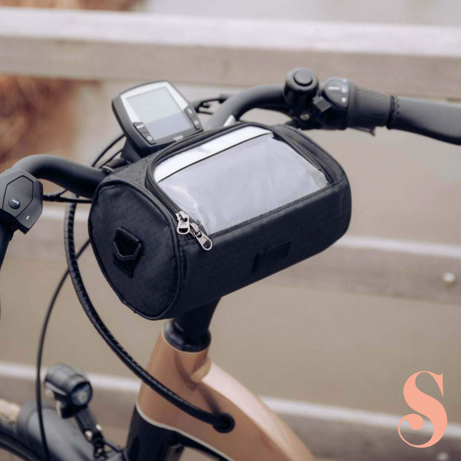 Bicycle Bag With Touchscreen - alternate angle