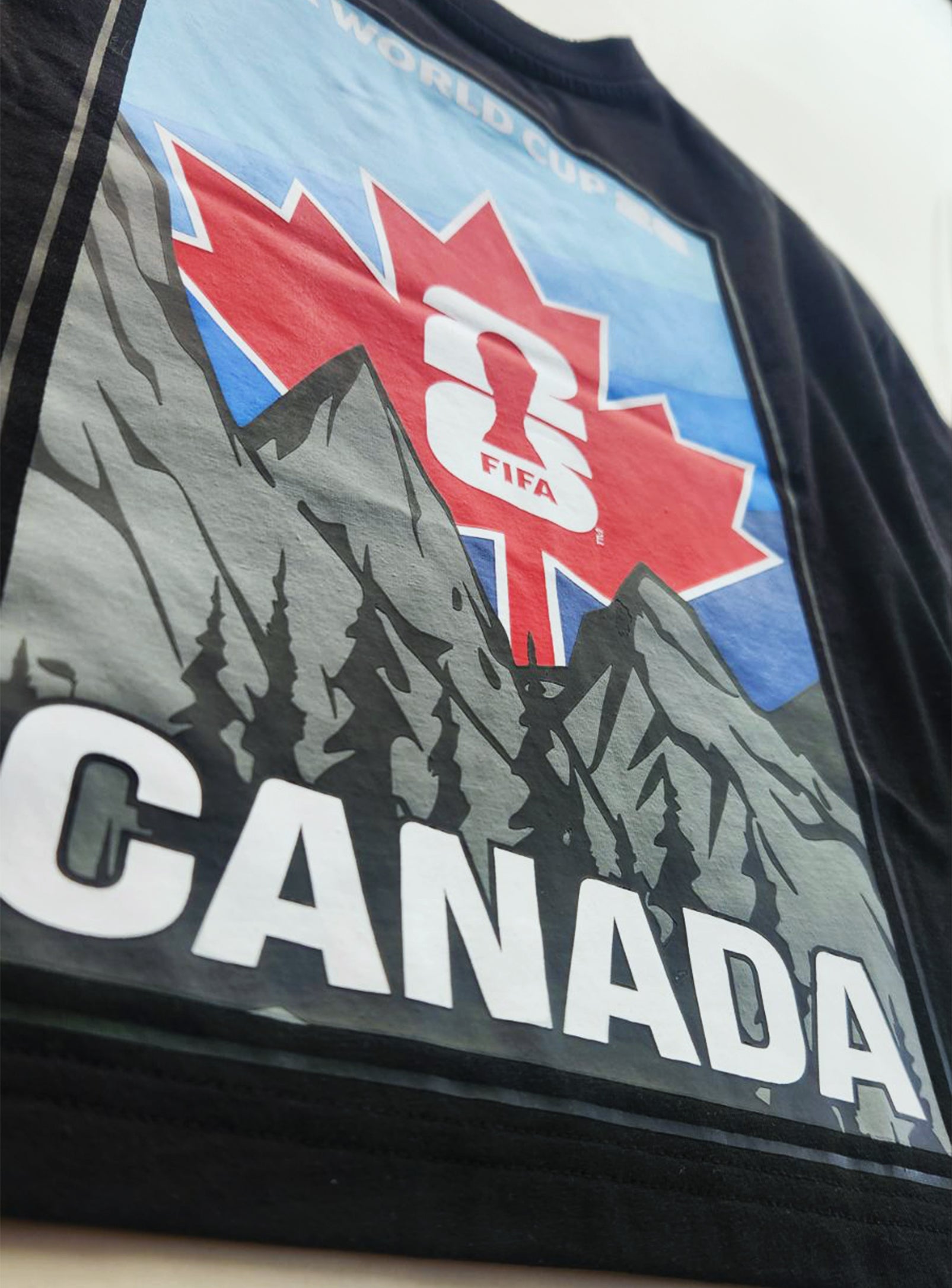 Canada Crop Tee||Canada t-shirt court - in use