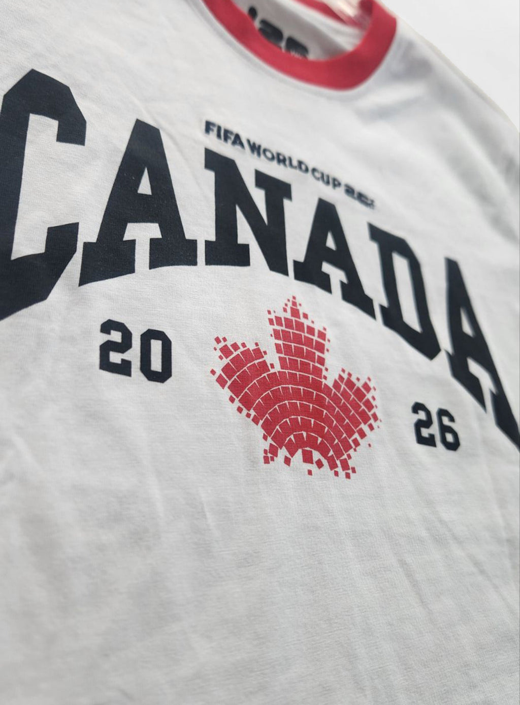 Canada Ringer Tee||Canada t-shirt graphique bords contraste - in use