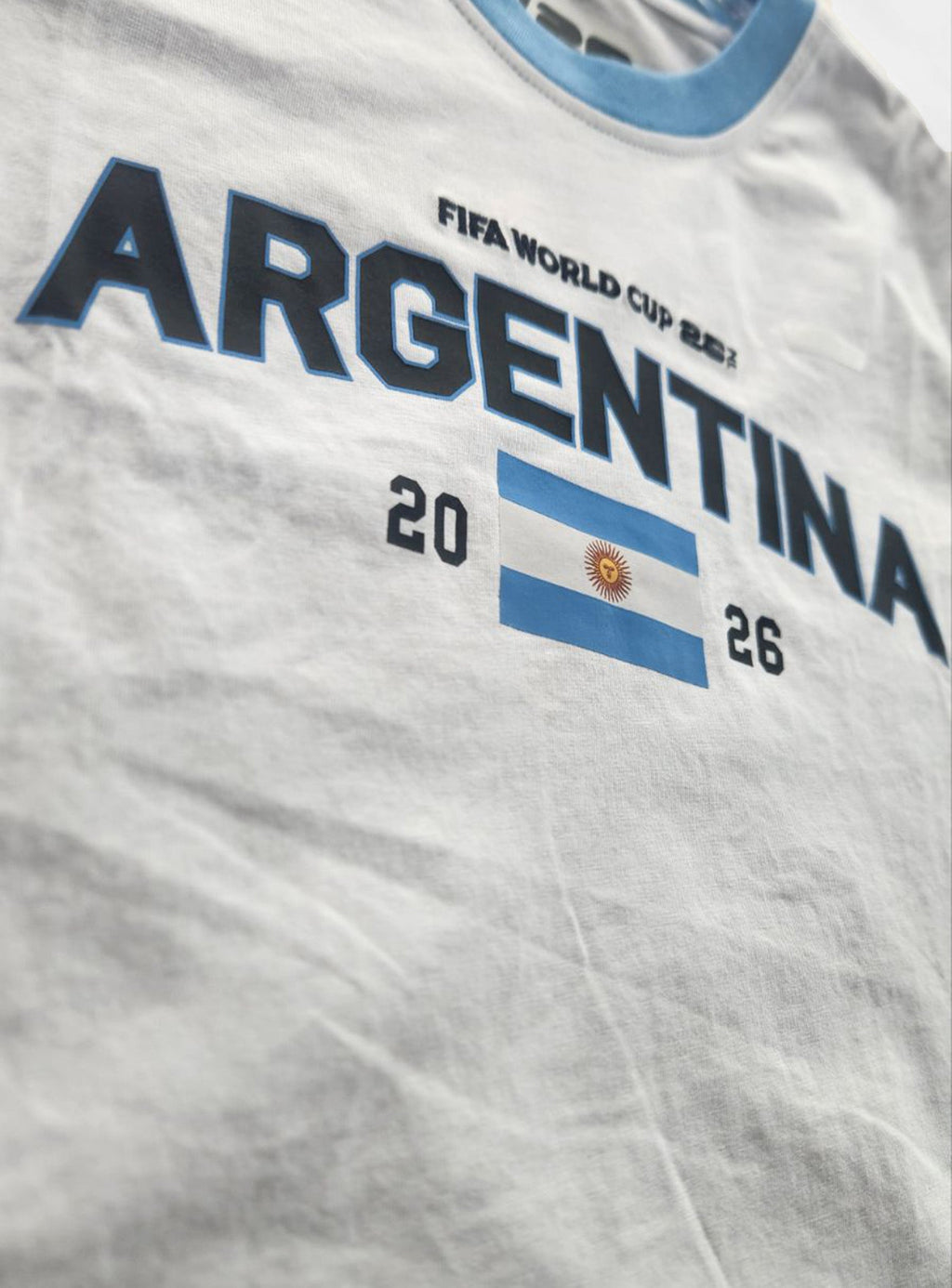 Argentina Ringer Tee||Argentine t-shirt graphique bords contraste - in use