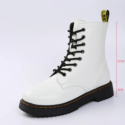 Comfortable boots with laces and a zipper - detail
