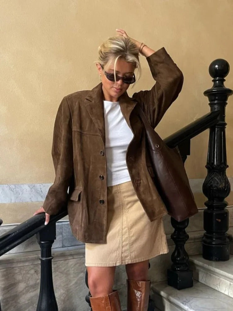Elegant brown suede jacket for women - detail