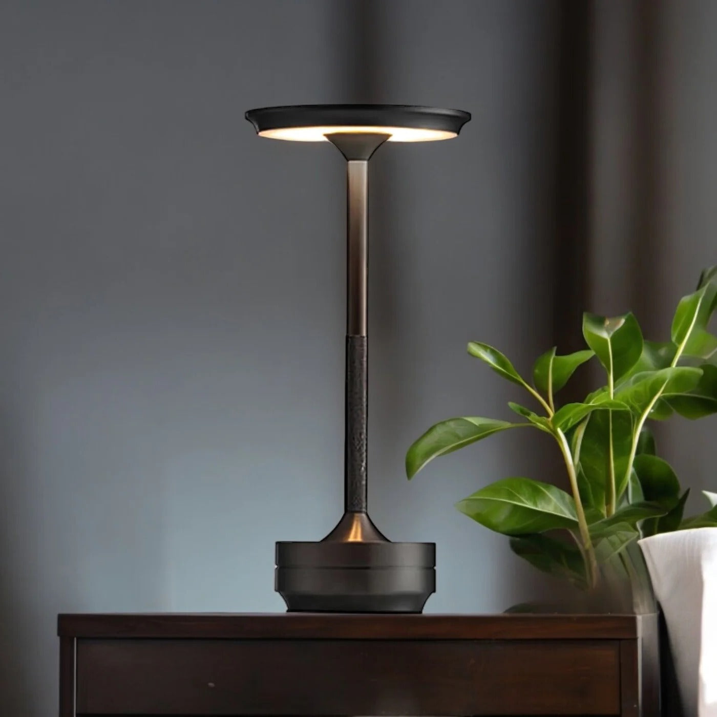 Cordless Table Lamp with Touch Control & Modern Nordic Design - detail