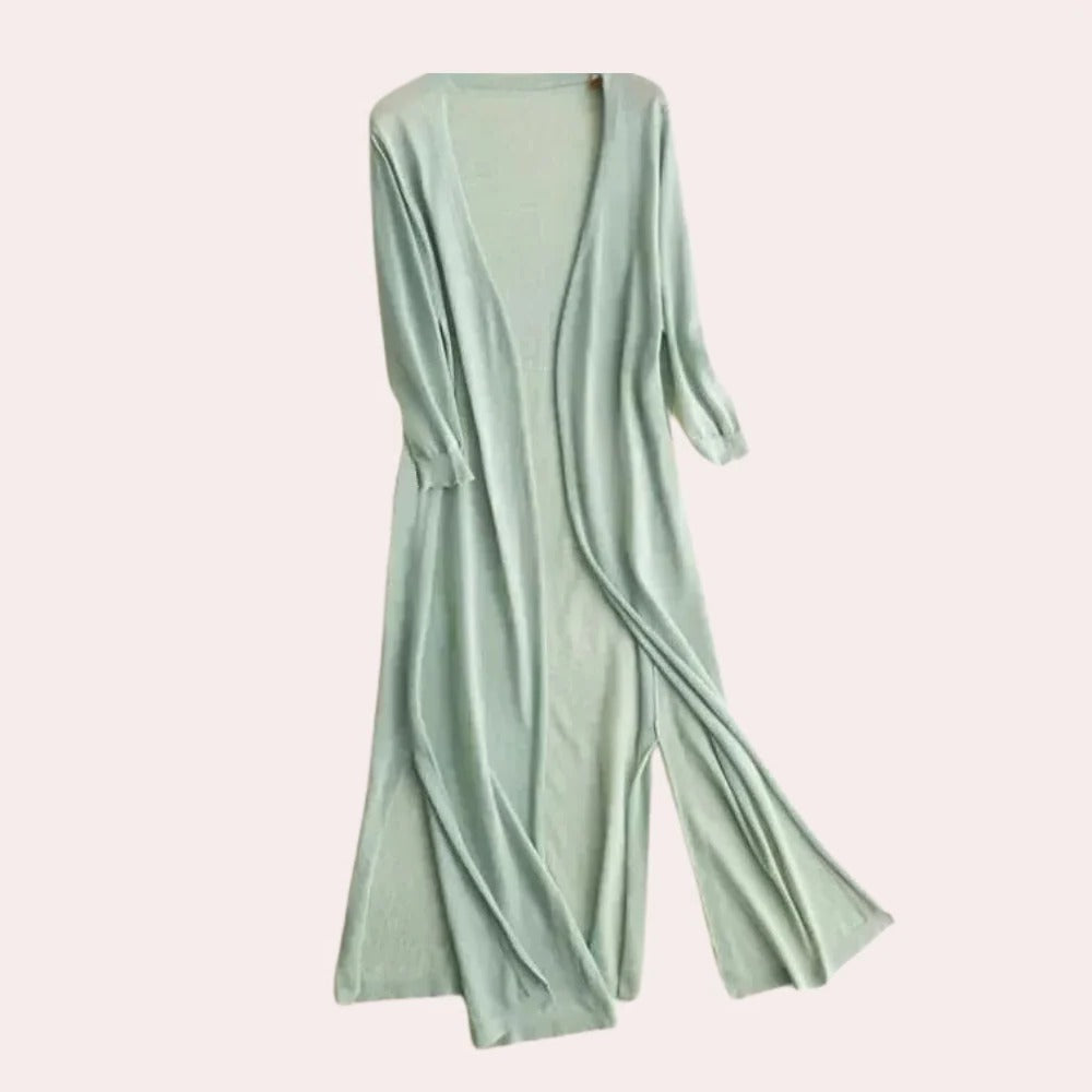 Elegant and Lightweight Women's Vest - detail