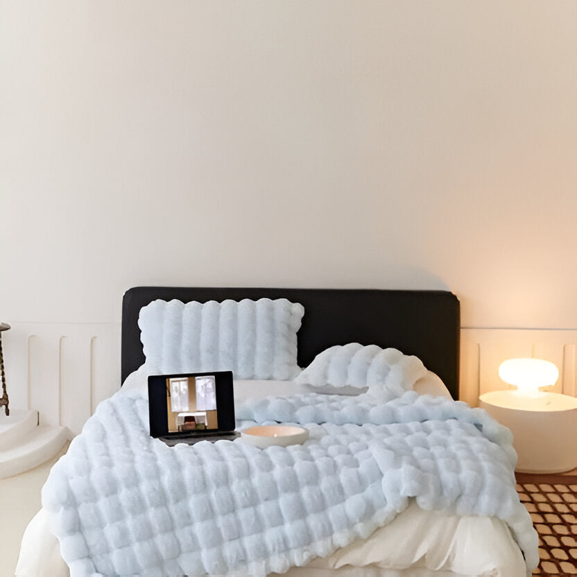 All-Season Blanket with Elegant Design - detail