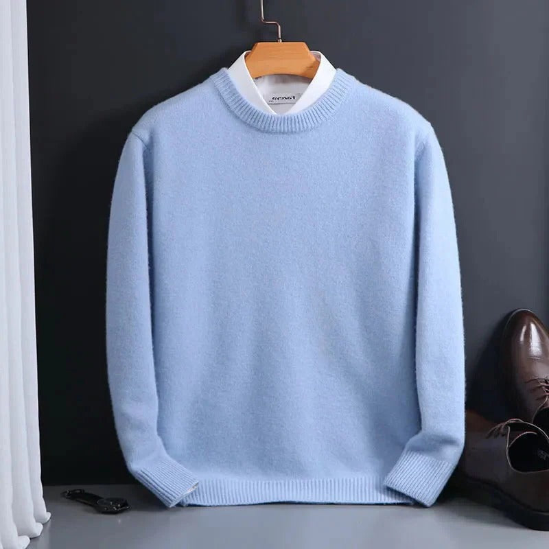 Exclusive men's cashmere jumper - in use