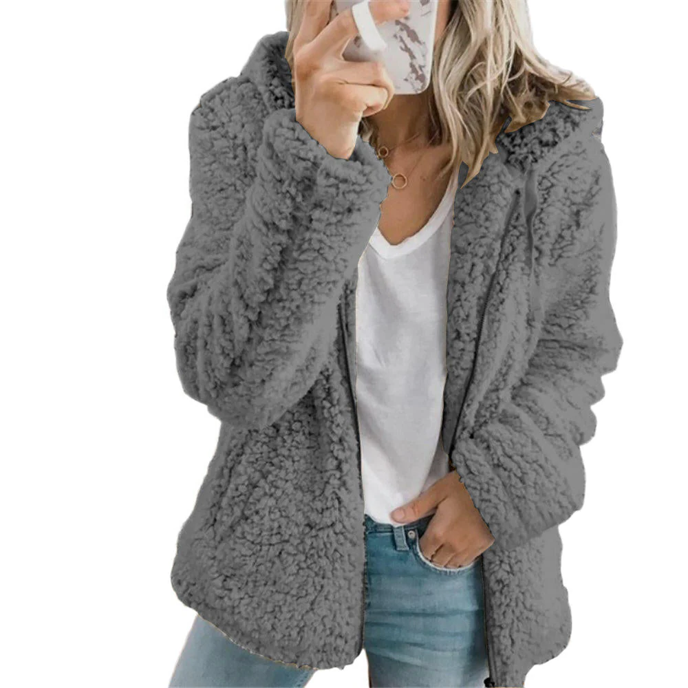 Elegant Bear Teddy Fur Coat: Soft Fleece Coat with Pockets and Zipper - detail