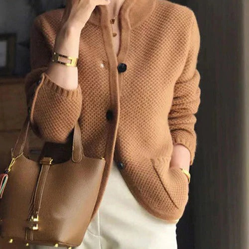 Cardigan for cozy evenings: your favorite piece in your wardrobe - detail