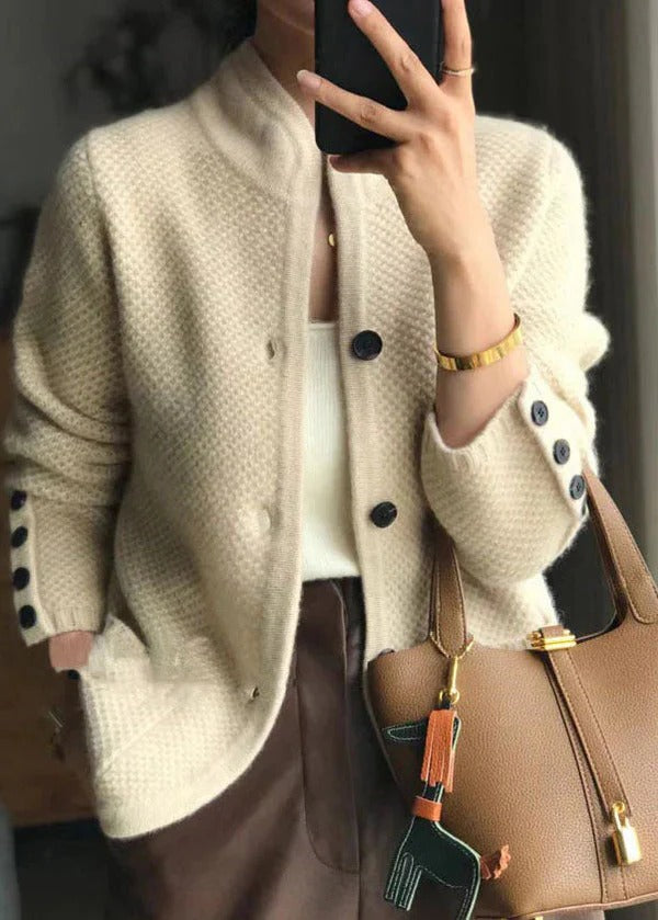 Cardigan for cozy evenings: your favorite piece in your wardrobe - detail