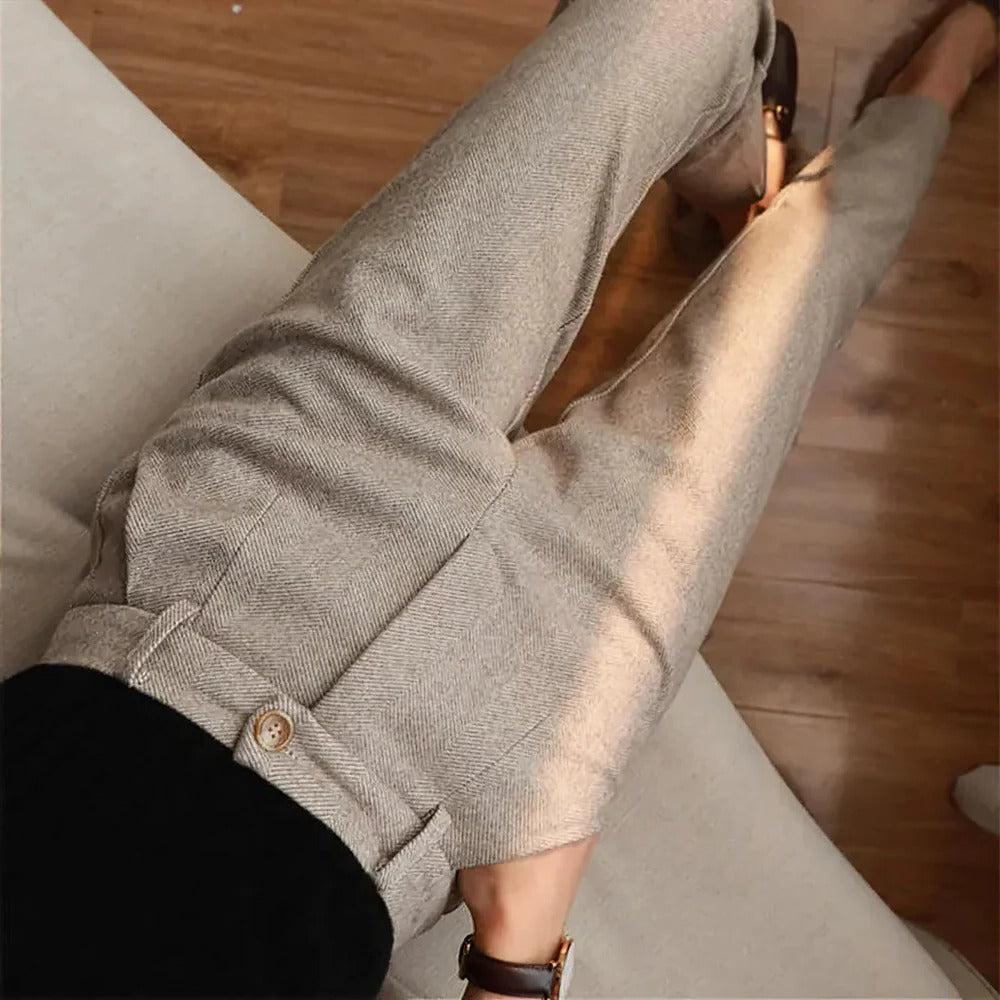 Elegant and Fitted Women's Pants - detail