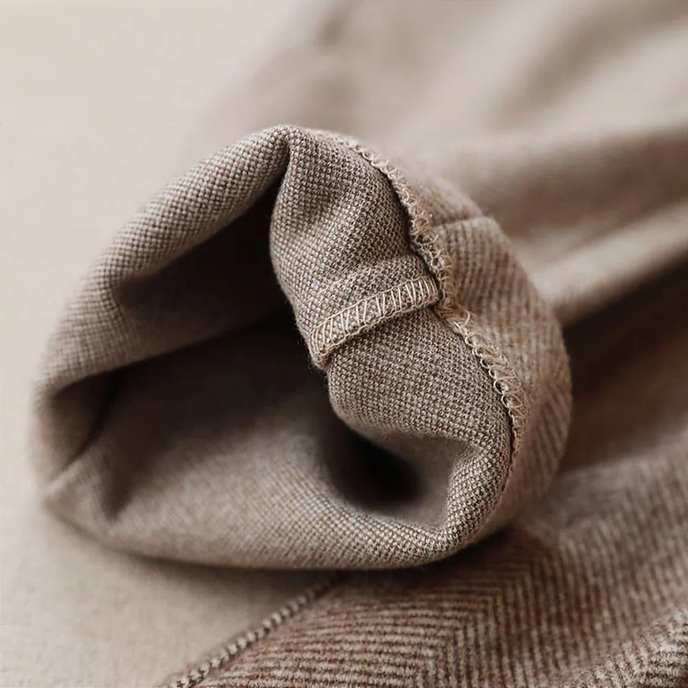 Elegant and Fitted Women's Pants - detail