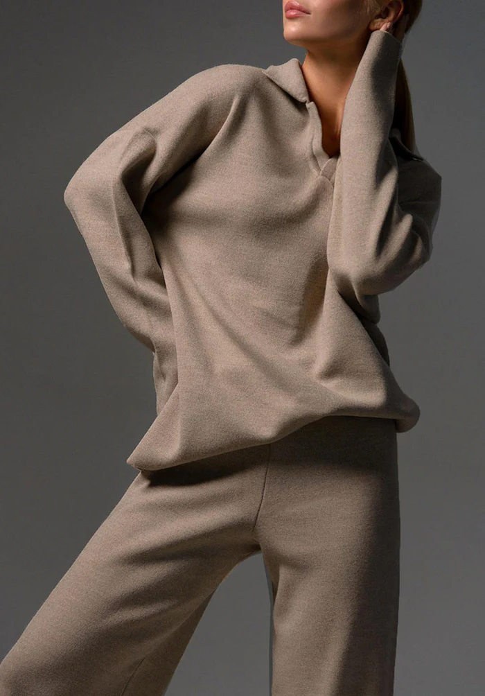 Comfortable women's pants set with an elegant design - alternate angle