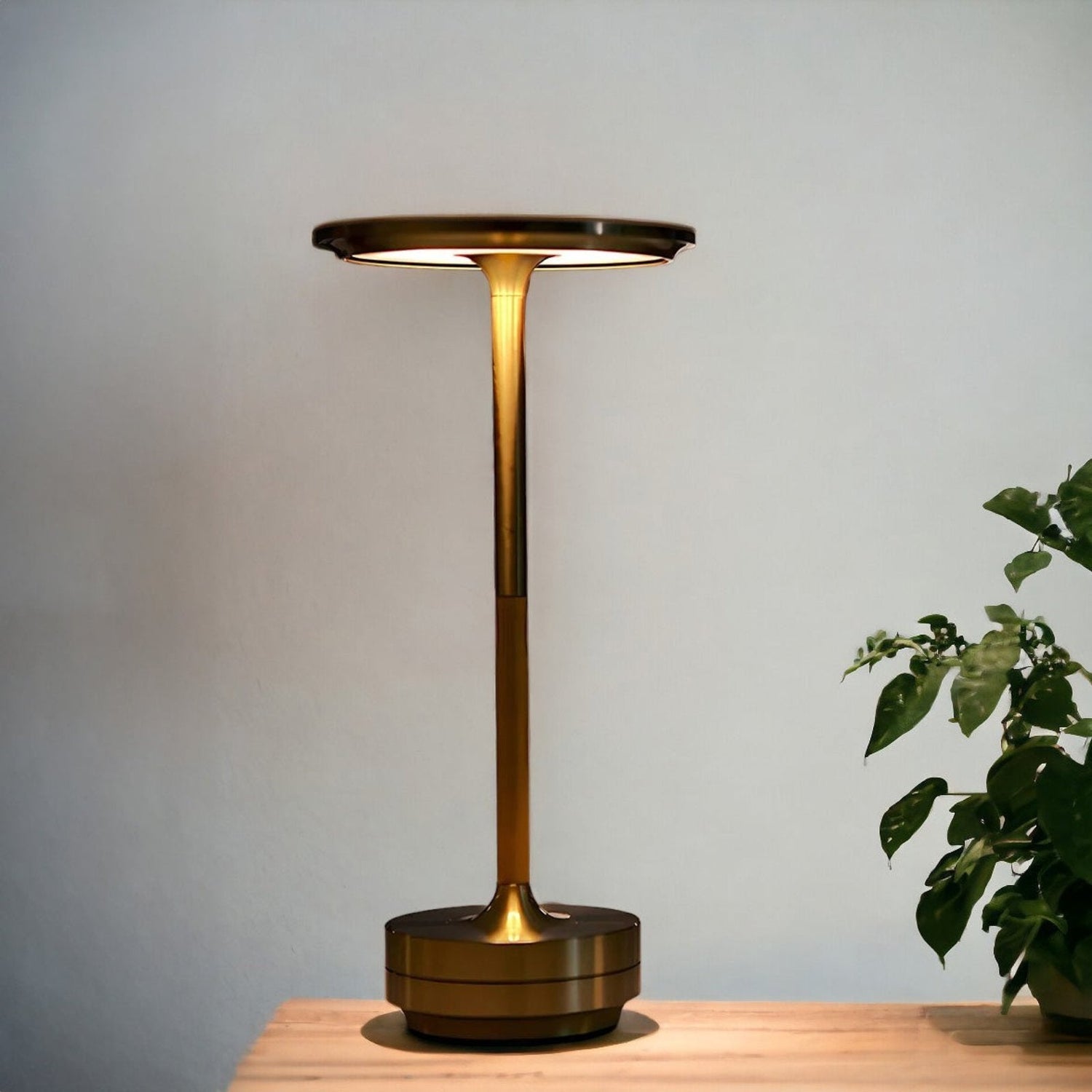 Cable-Free Rechargeable Modern Aura Table Lamp - detail