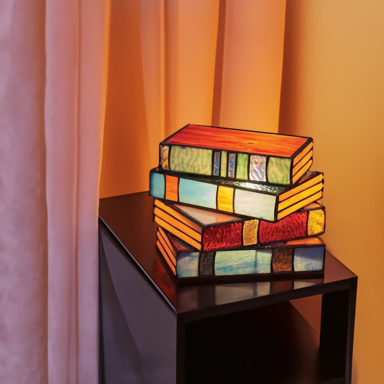 Books Lamp - detail