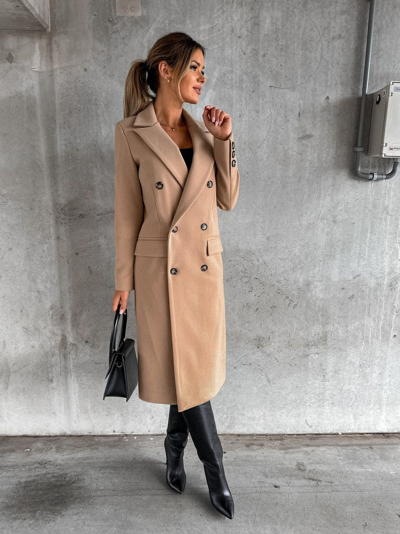 Elegant coat with a timeless style - detail