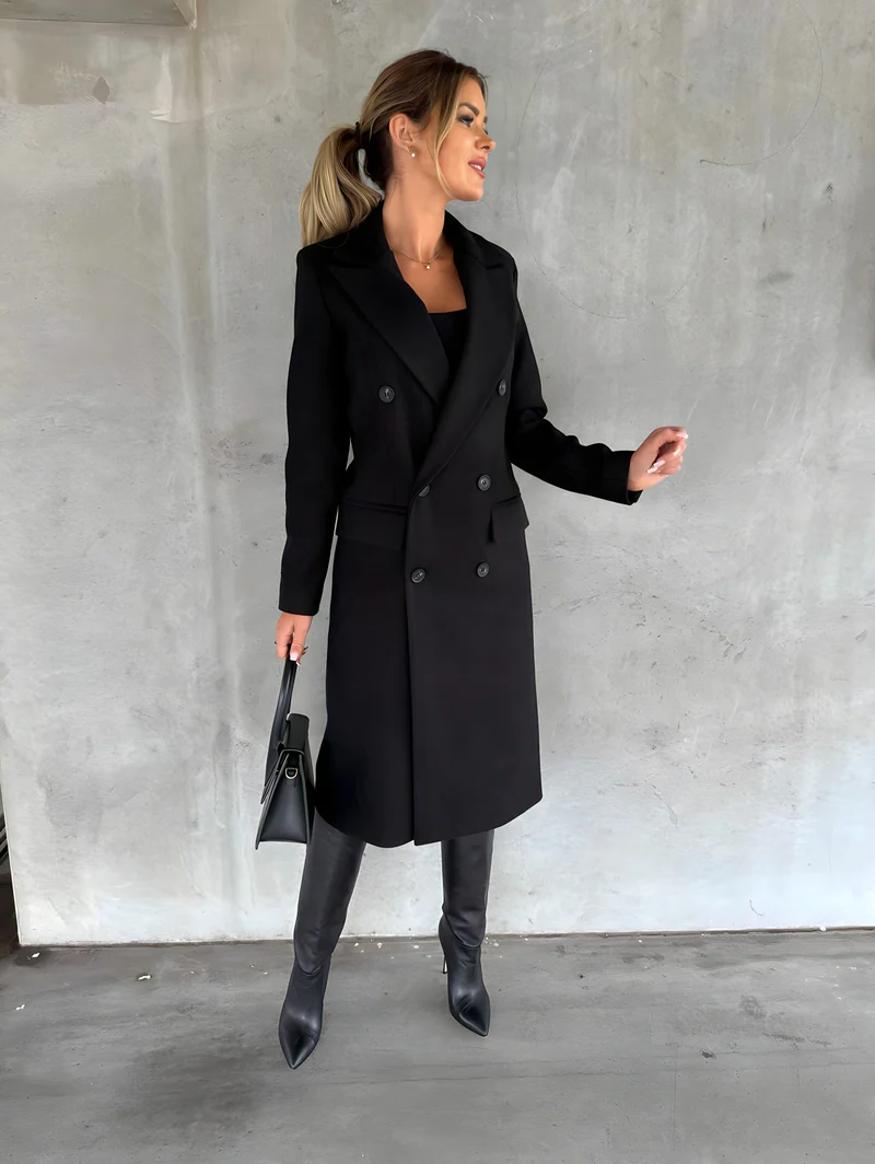 Elegant coat with a timeless style - alternate angle